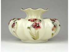 Vajszínű Zsolnay porcelán gerezdes váza