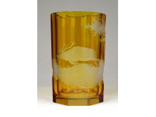 Antik borostyánsárga színű csiszolt vadászjelenetes Biedermeier pohár
