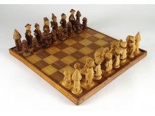 Különleges faragott egzotikus sakk készlet táblával