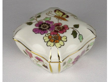 Gazdagon díszített pillangós vajszínű Zsolnay porcelán bonbonier