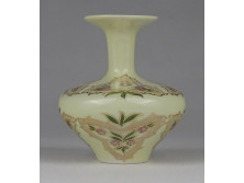 Vajszínű Zsolnay porcelán virágos váza 8 cm