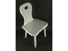 Antik kisméretű faragott fehérre festett szék gyerekszék