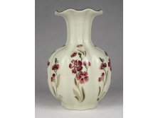 Vajszínű bordázott Zsolnay porcelán váza 15 cm