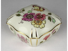 Gazdagon díszített vajszínű pillangós Zsolnay porcelán bonbonier