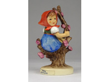 Virágzó faágon ülő Hummel porcelán kislány 10.5 cm