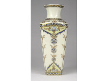 Vajszínű Zsolnay porcelán váza 14.5 cm