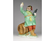 Régi Herendi tokaji bort ivó porcelán katona figura TOKAJ feliratú hordóval 18 cm