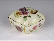 Régi, pillangó mintás, vajszínű Zsolnay porcelán bonbonier