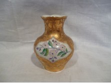 Régi jelzett aranyozott porcelán váza 11cm