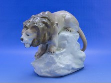 Régi AMPHORA porcelán oroszlán szobor